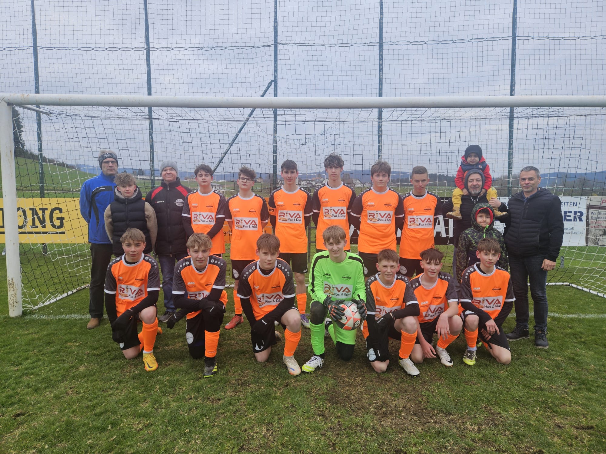 Neue Dressen für unsere U15